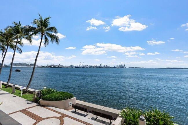 Foto del edificio - 520 Brickell Key Dr