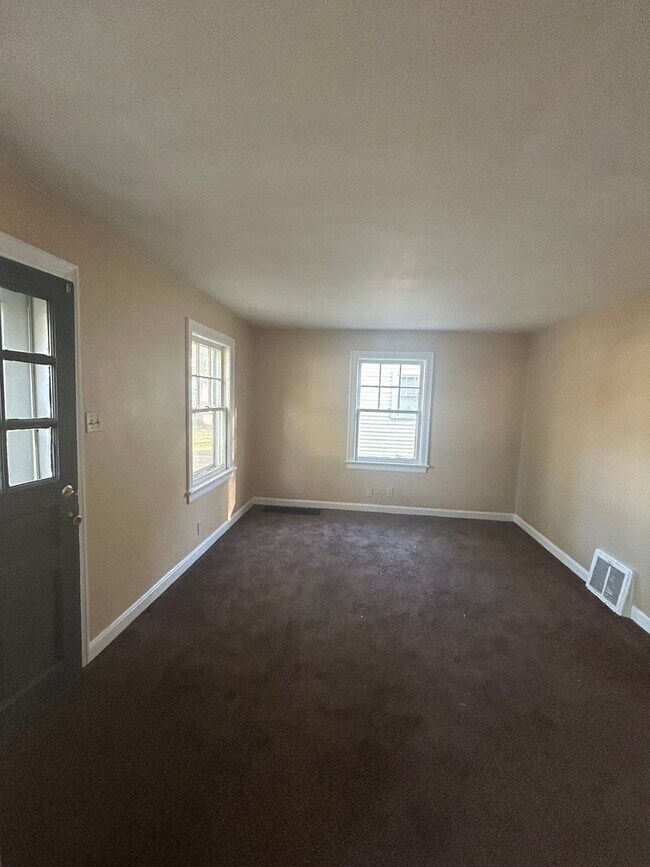 Building Photo - 4430 S Park Dr