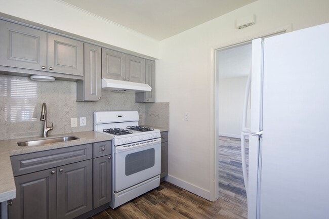 Building Photo - *RARE* Studio in La Jolla ~ Just 1 MILE from the Beach!