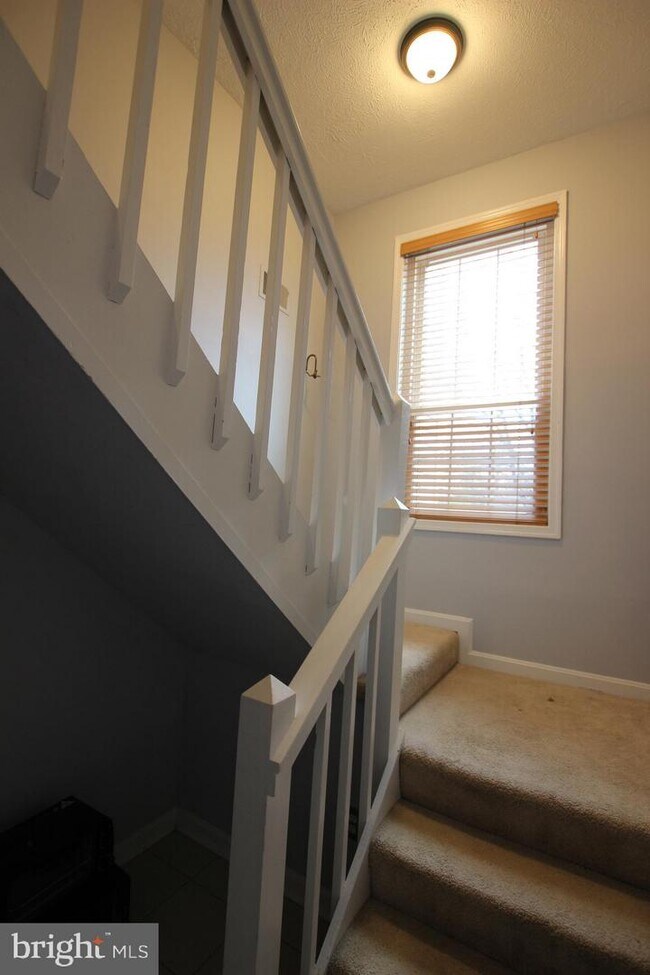 Building Photo - 10112 Oakton Terrace Rd