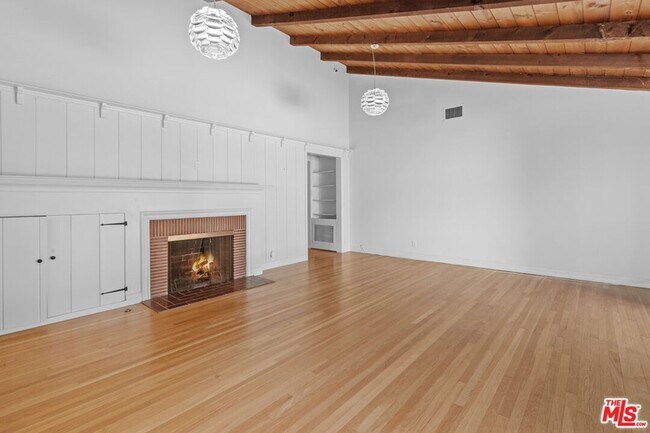 Foto del edificio - 3709 Stone Canyon Ave