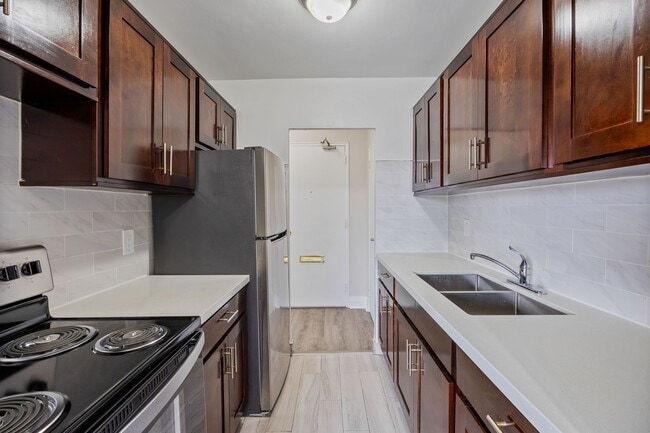 Building Photo - Lawrence Park Apartments
