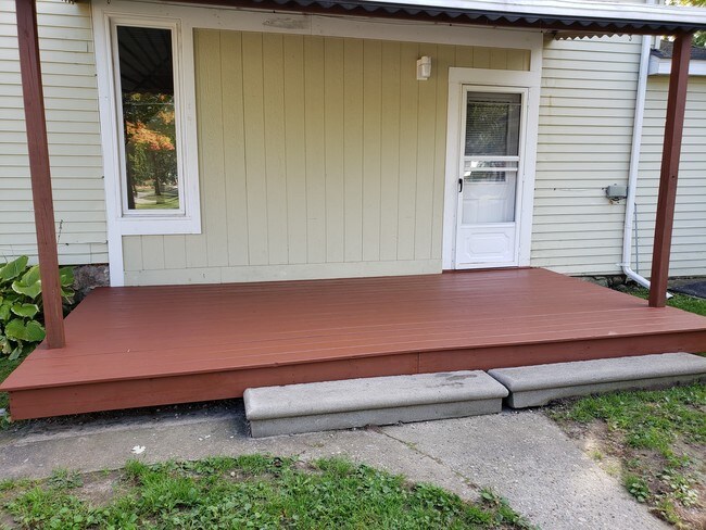 Side entrance - 611 Cedar St