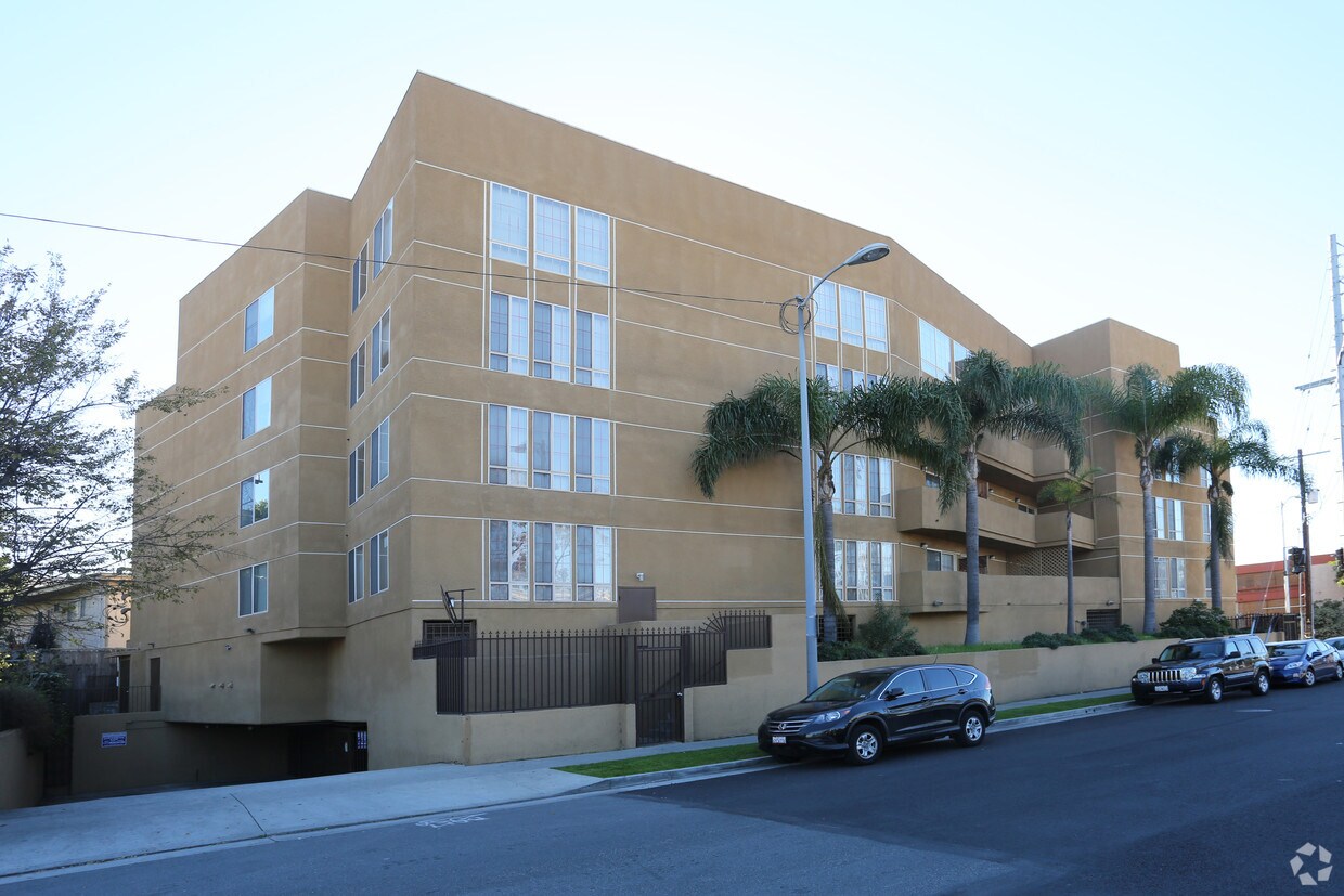 9326 Exposition Blvd. Apartaments - 9326 Exposition Blvd. Apartments