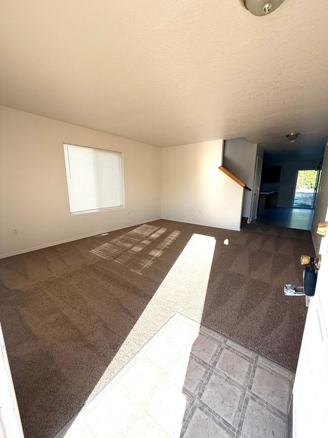 Building Photo - MOVE IN SPECIAL!!! Spacious 4-Bedroom Rent...