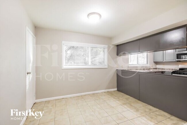 Foto del edificio - 3214 Sycamore Springs Dr