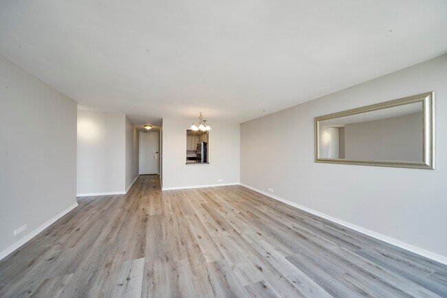 Foto del edificio - 2650 N Lakeview Ave