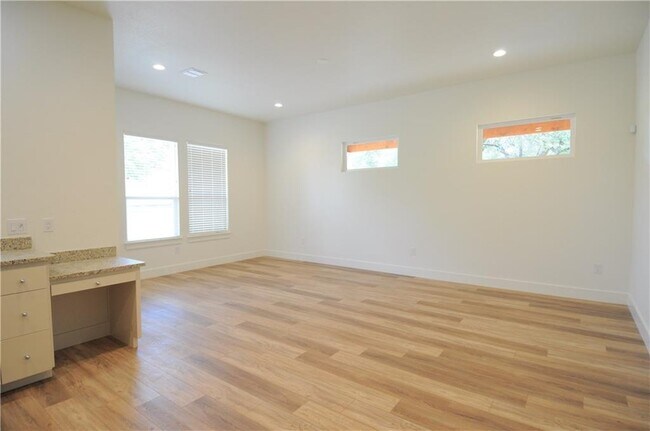 Building Photo - 10730 FM 967