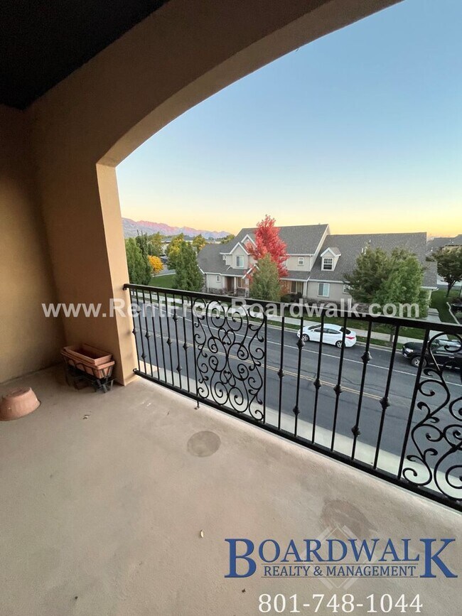 Foto del edificio - Spectacular 3 bed 2.5 bath in Highland