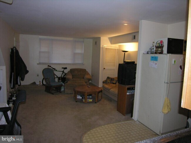 Building Photo - 289 Greenough St