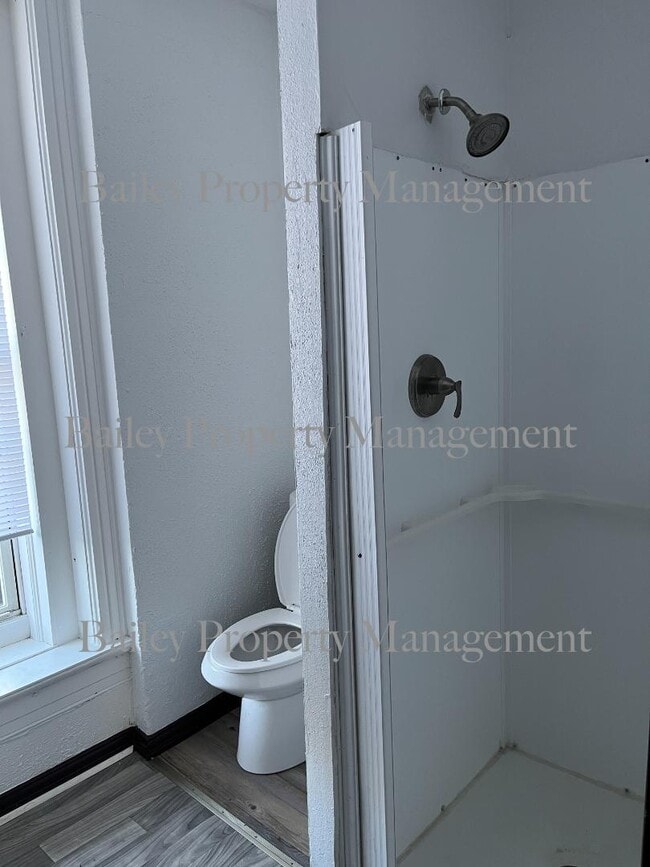 Foto del edificio - 329 E Oak St