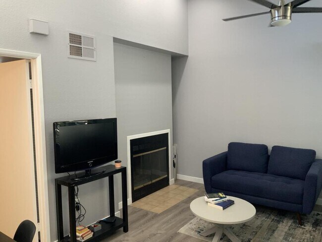 Building Photo - 4576 Hawley Blvd #6
