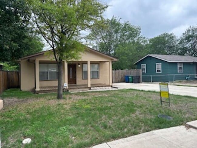 Building Photo - 4930 Bluff St