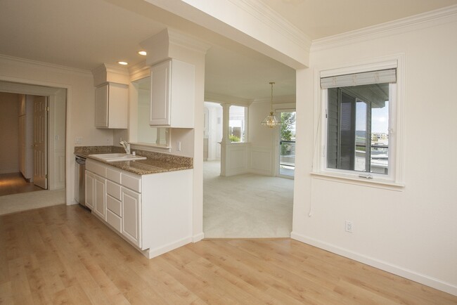 Foto del edificio - Stunning downtown Kirkland 2 bedroom Condo!!