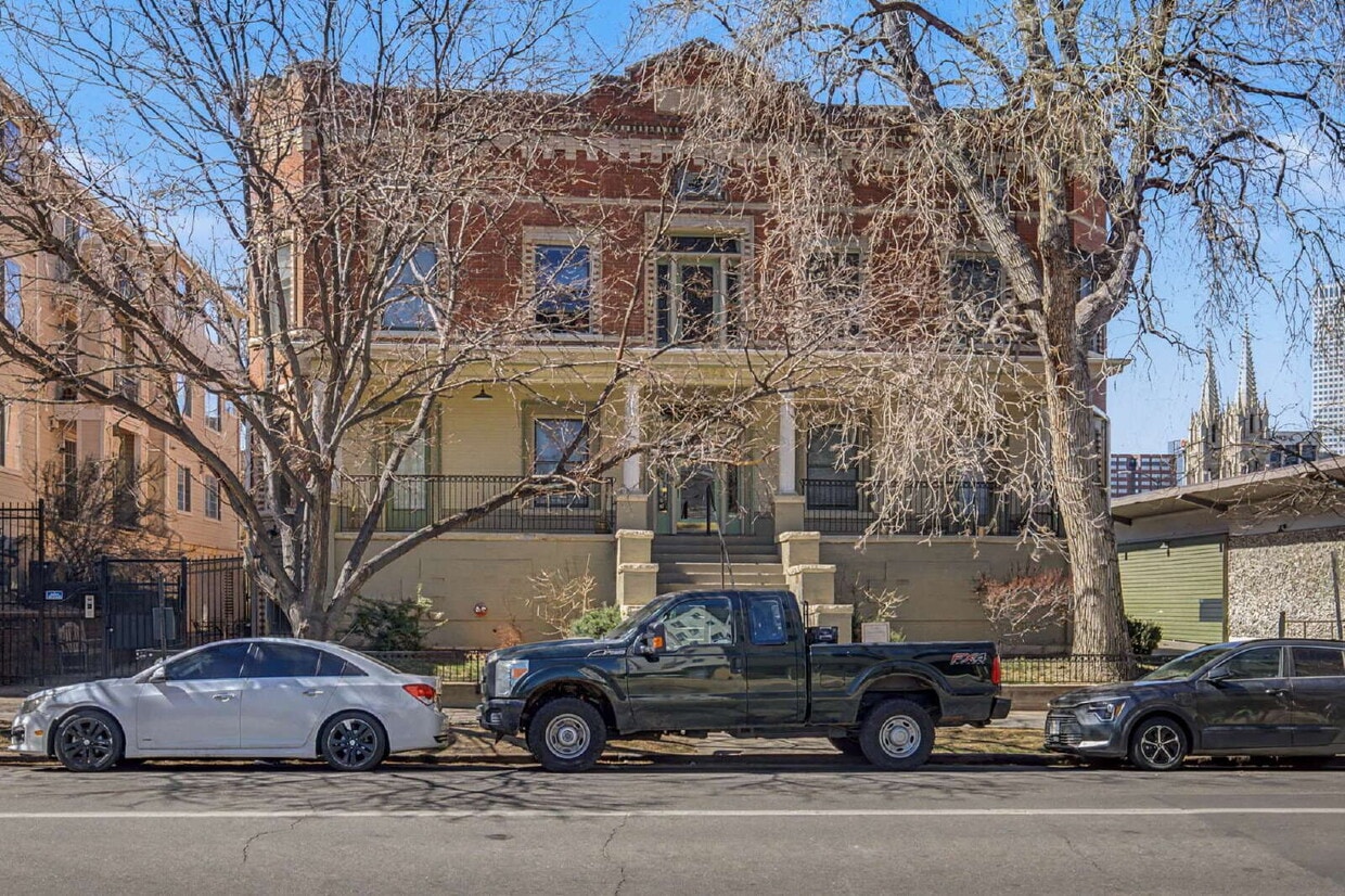 Adorable Studio in 1909 Building! Heart of Capitol Hill - Adorable Studio in 1909 Building! Heart of Capitol Hill