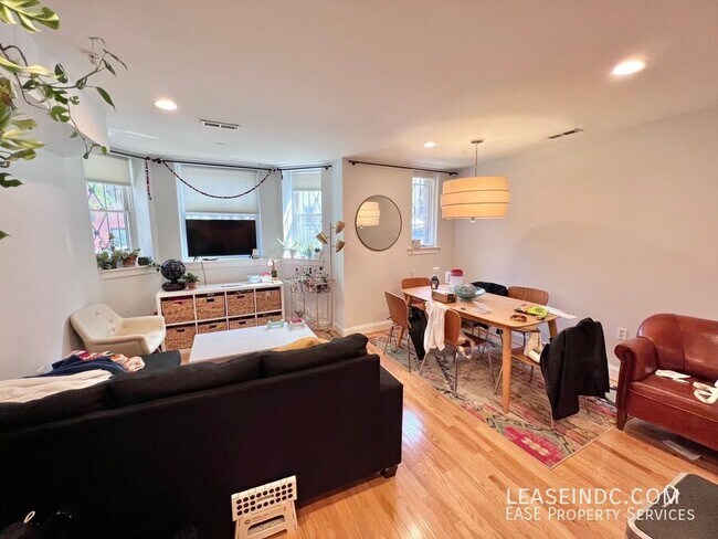 Foto del edificio - 1417 Chapin St NW