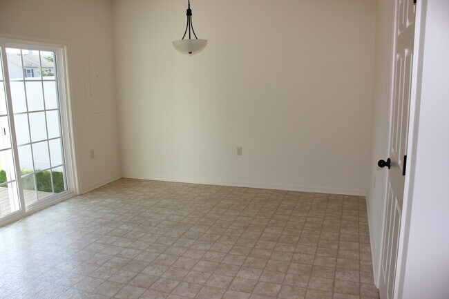 Building Photo - Townhouse for Rent in Wellington Park