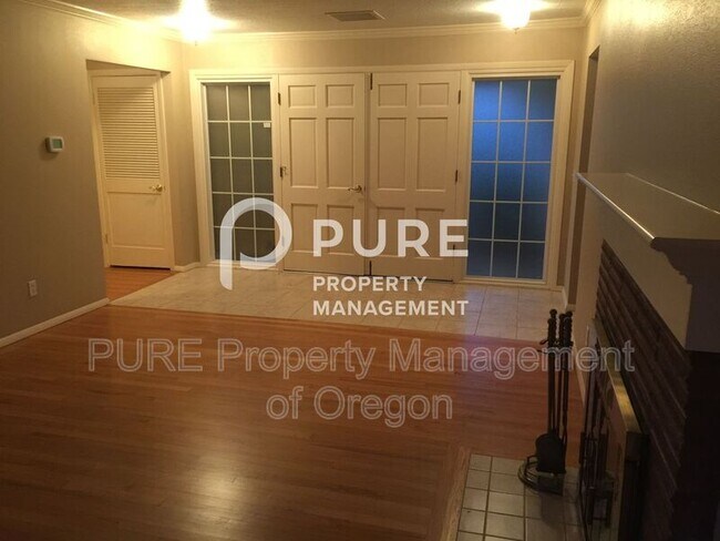Building Photo - 7150 SW Hoodview Pl