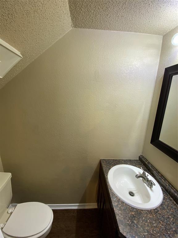 Foto del edificio - 5904 Holiday Ln