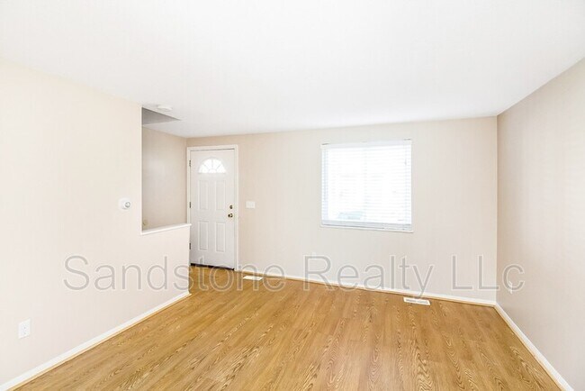 Building Photo - 671 Shoreline Dr