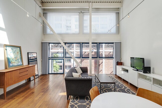 Building Photo - 650 Delancey St
