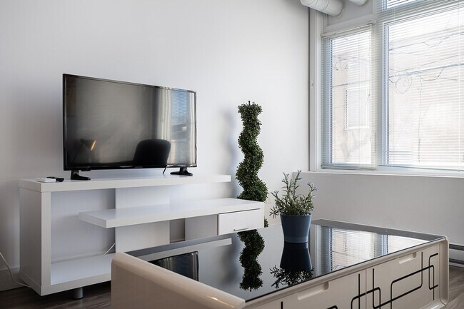 Photo du bâtiment - 6552 Av. De Chateaubriand