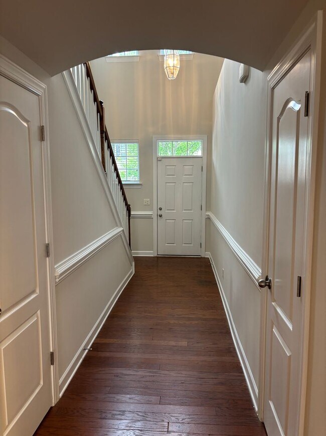 Foto del edificio - South Charlotte End-Unit Townhome with Main-Level Primary Suite & Bonus Room