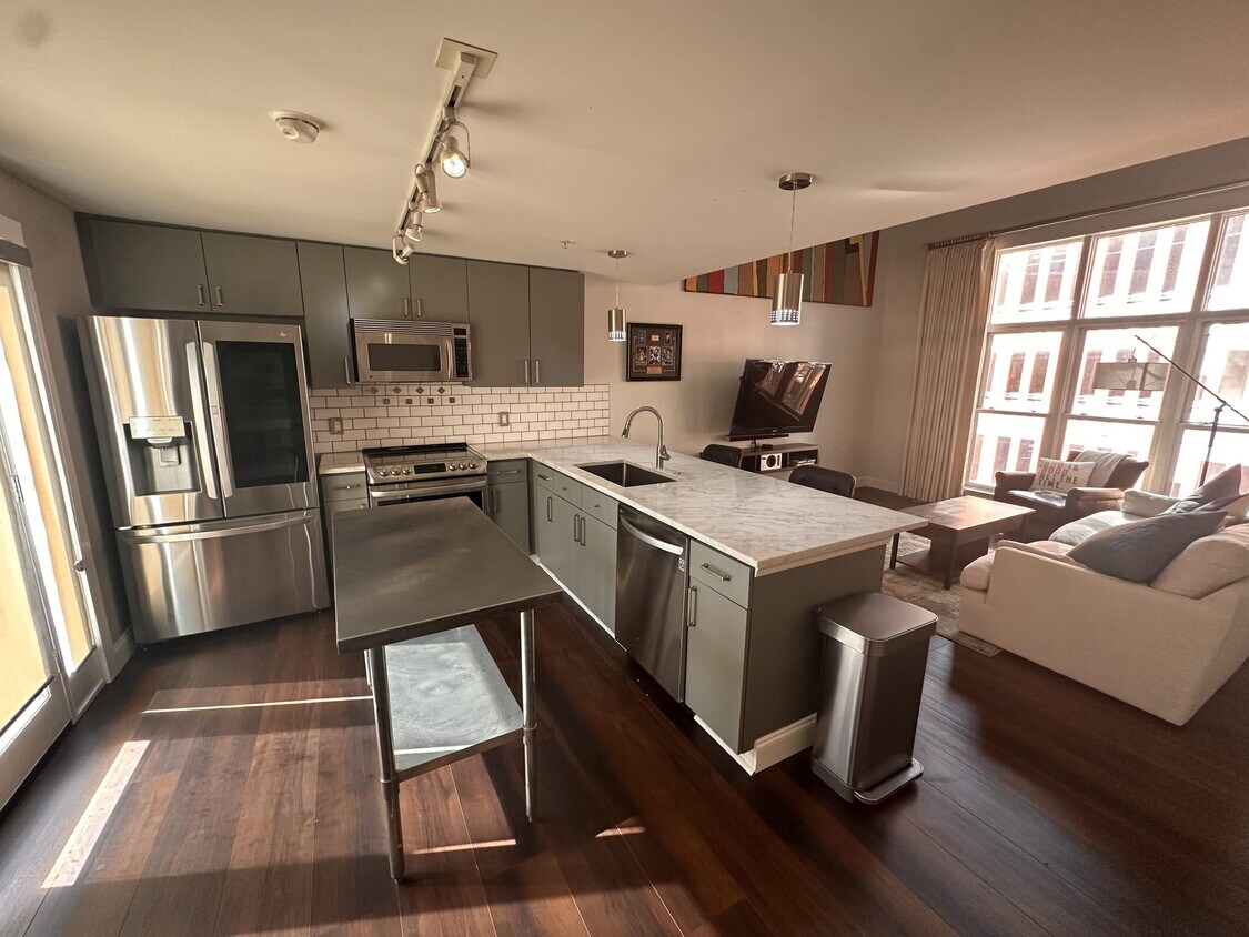 Foto principal - 807 18th Ave S