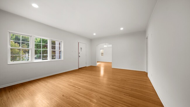 Hardwood Floors - 2101 6th Ave