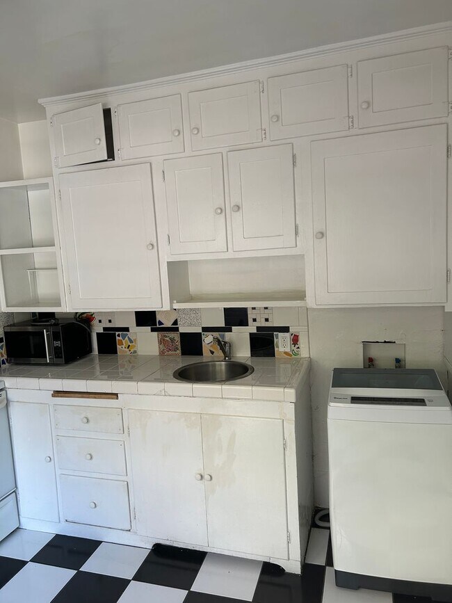 Foto del edificio - **MIDTOWN - READY FOR MOVE IN** 2 Bedroom/...
