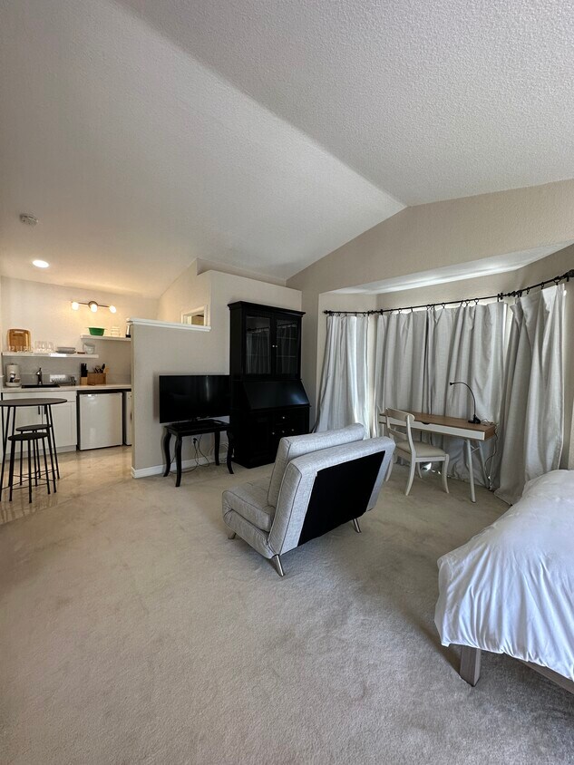 Large Studio unit with vaulted ceiling. - 20810 E Crest Ln