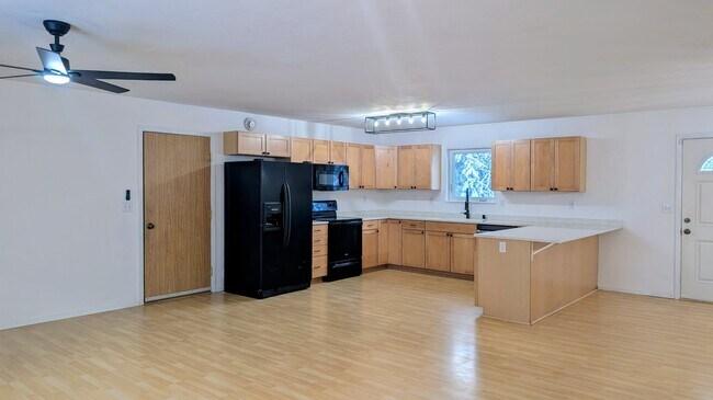 Building Photo - 3885 Sonoma Ave