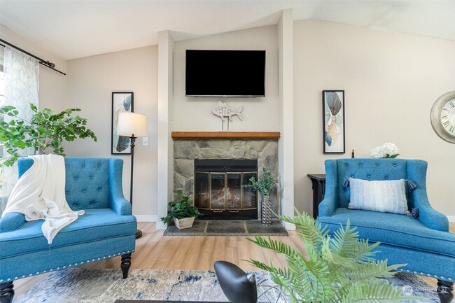 Building Photo - 117 E Intercity Ave