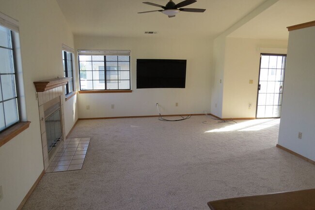 Building Photo - Solar Powered and Newly Updated Grover Bea...