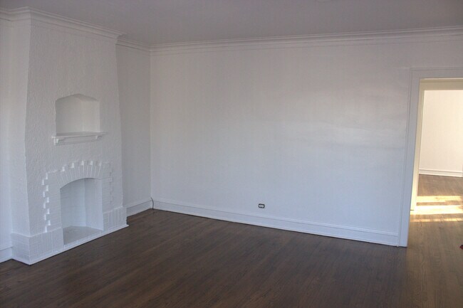 Living Room - 5435 N Kimball Ave