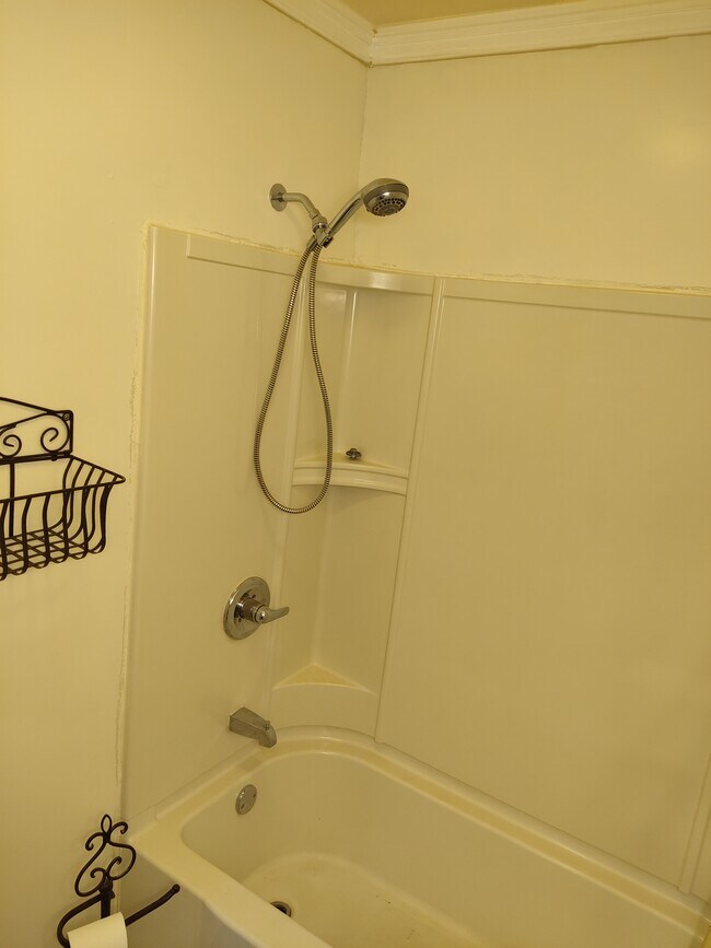 Foto del edificio - 1230 Candlewood Ln