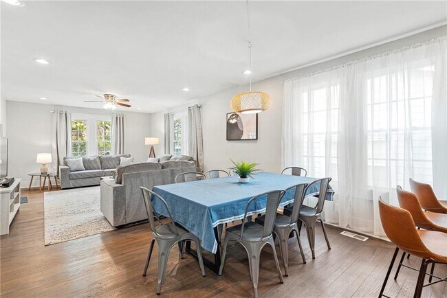 Foto del edificio - 1026 Deckner Ave SW