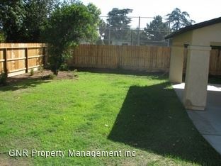 Building Photo - 1584 N Poplar Ave