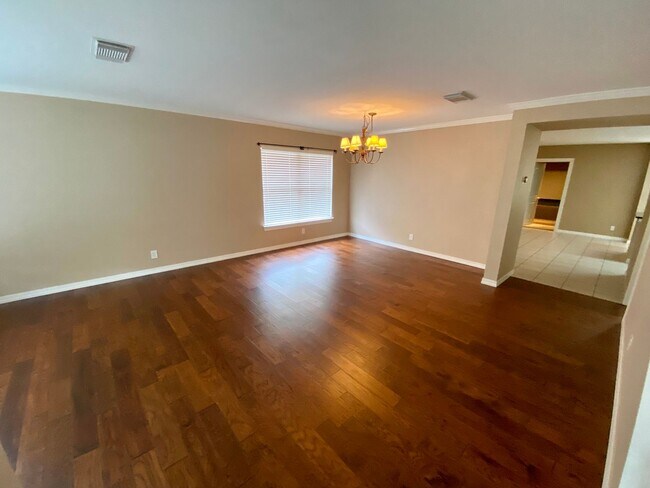 Building Photo - 4 Bedroom 2.5 Bath with Theater and Large ...