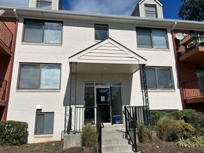 Building Photo - 125G Clubhouse Dr SW