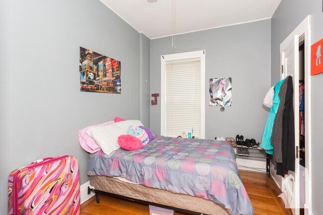 Foto del edificio - 3 bedroom in Chicago IL 60640