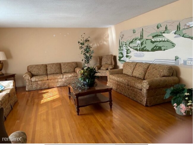 Foto del edificio - 410 W Hillsboro St