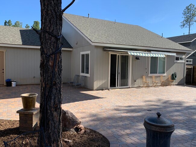 Building Photo - 2842 W Alamo Dr
