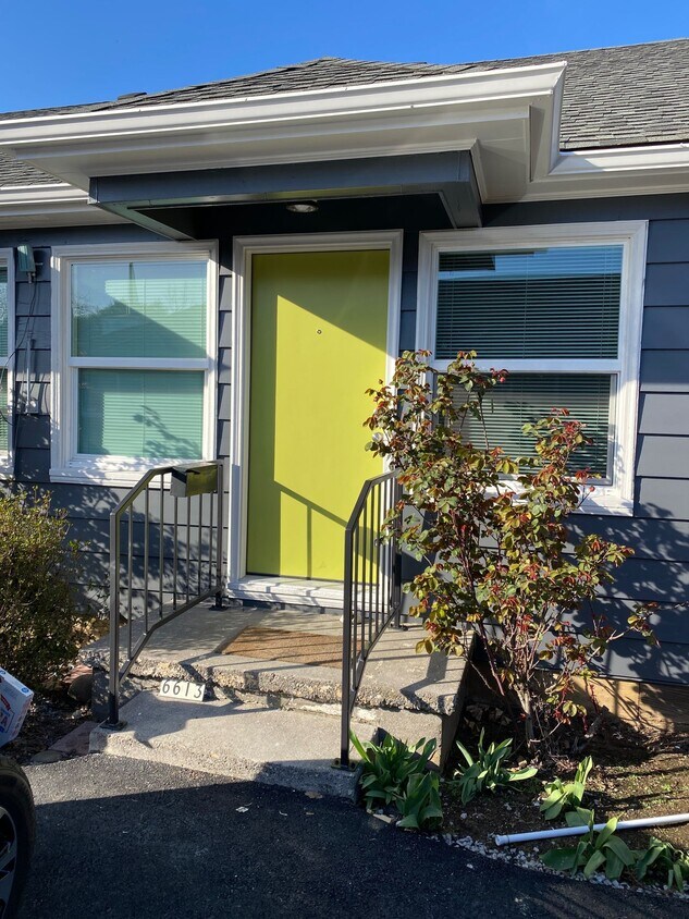 Foto principal - Quaint Cottage Style 1 Level 1 BR in 4-ple...