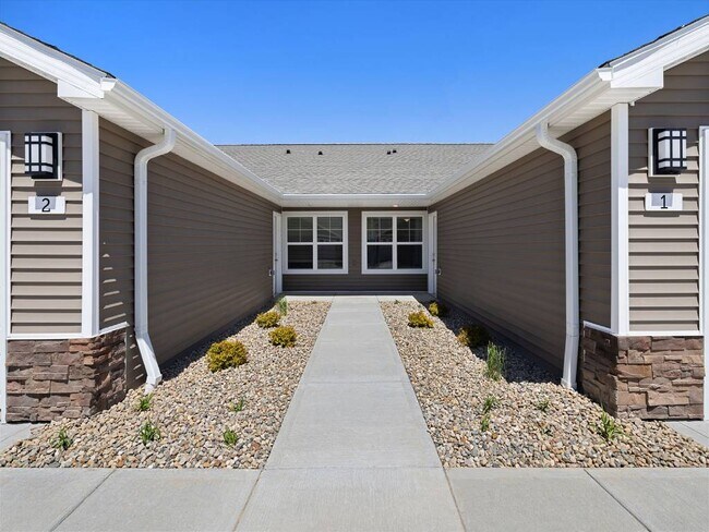 Building Photo - Redwood Groveport