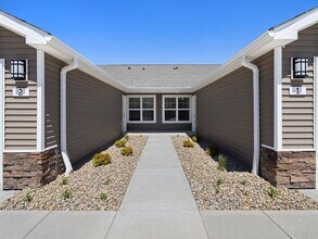 Building Photo - Redwood Groveport