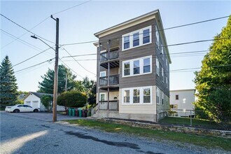 Building Photo - 228 Valley St