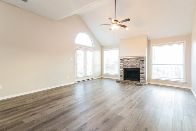 Building Photo - 138 Woodcreek Dr