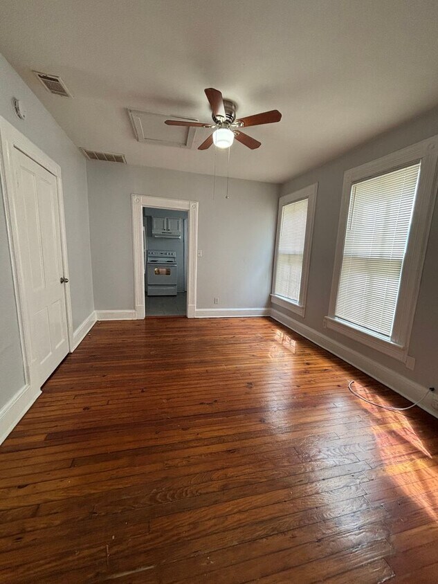 Foto principal - 315 E 37th St