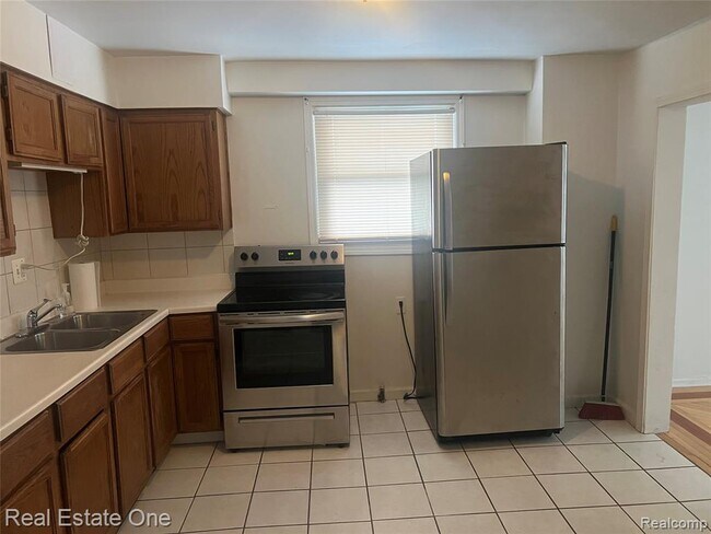 Foto del edificio - 21410 Roosevelt Ave